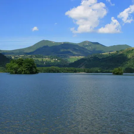 Сasa de vacaciones L Oustalou Maison D Hotes De Charme En Auvergne Piscine Privee Chauffée *