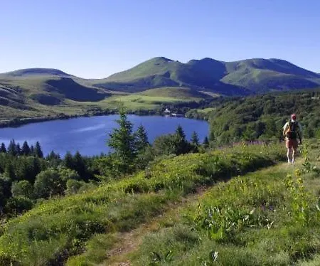 L Oustalou Maison D Hotes De Charme En Auvergne Piscine Privee Chauffee بيت للعطل سانت-نيكتير