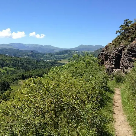 L Oustalou Maison D Hotes De Charme En Auvergne Piscine Privee Chauffee بيت للعطل سانت-نيكتير